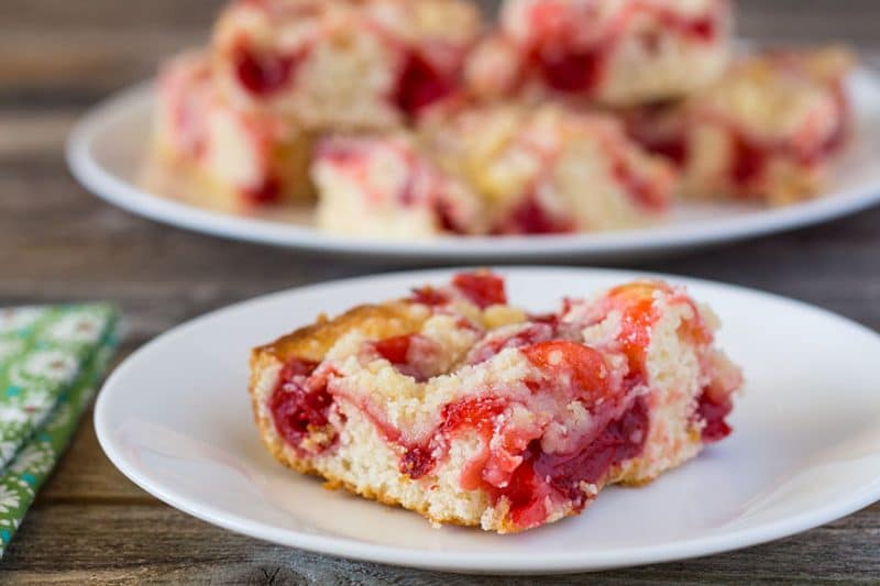 easy cherry coffee cake with steusel topping