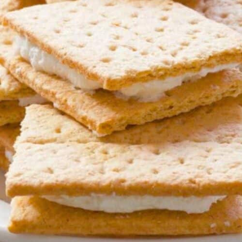 Graham crackers filled with buttercream