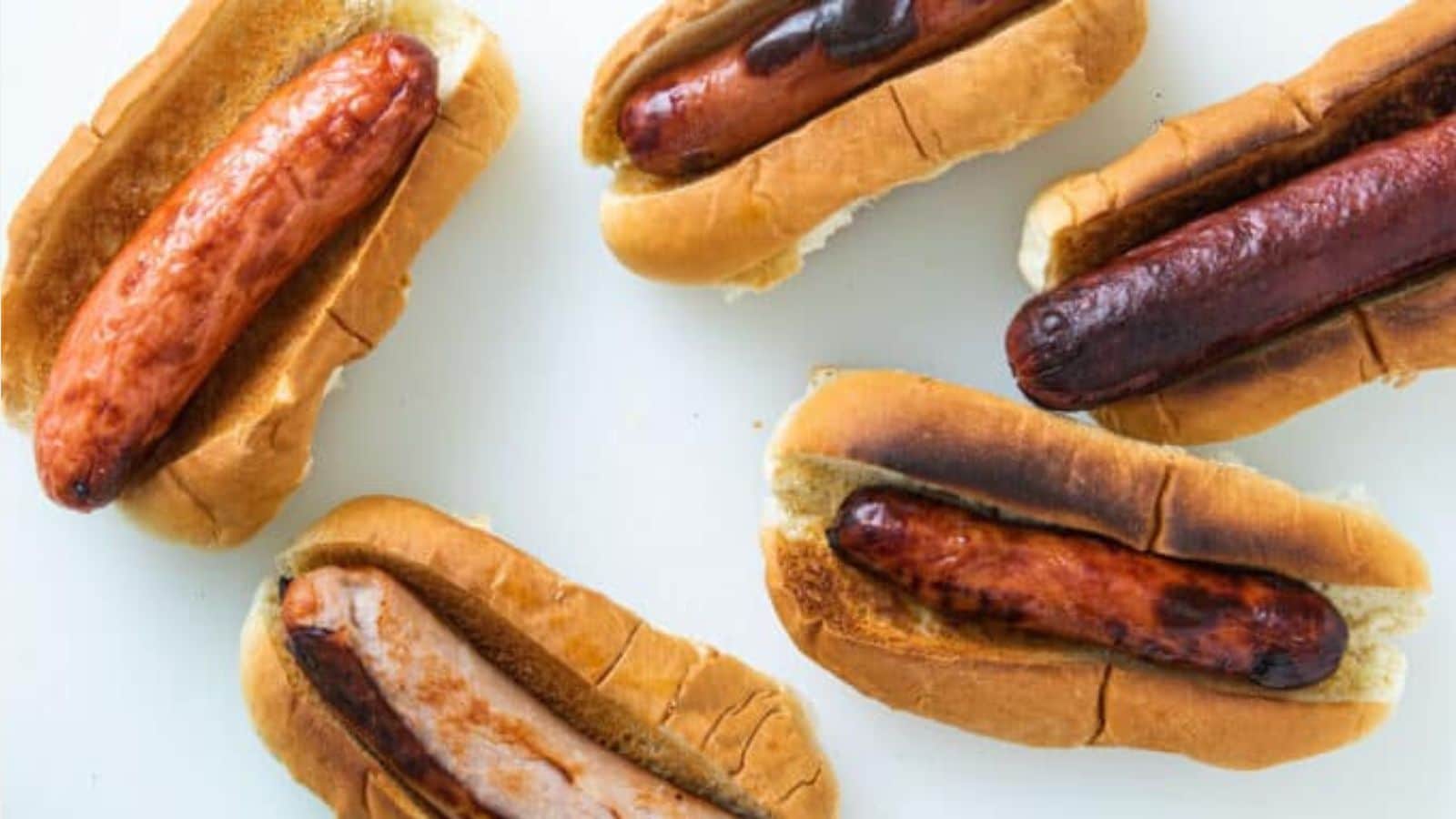 hot dogs in buns