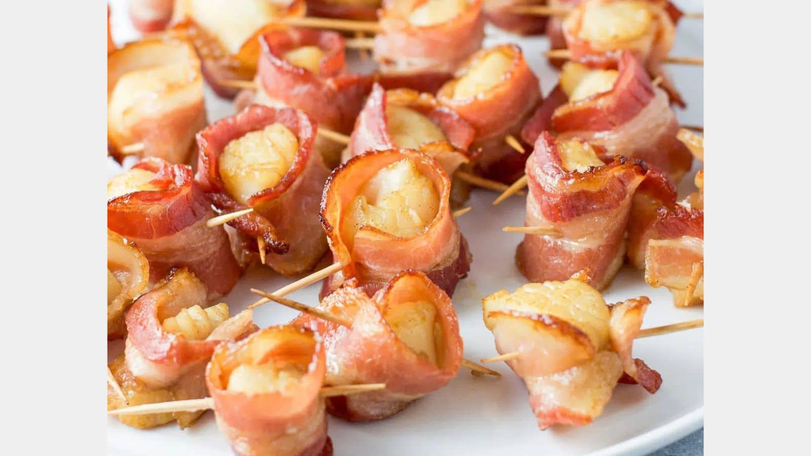 Bacon wrapped wrapped scallops on a plate