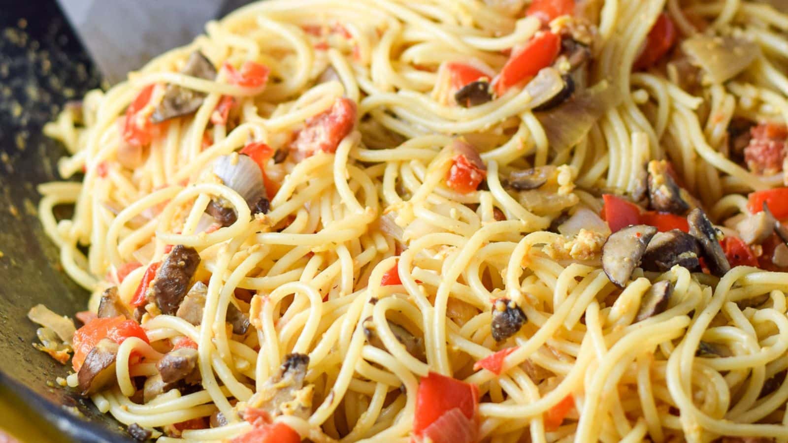 spaghetti mix with chopped veggies